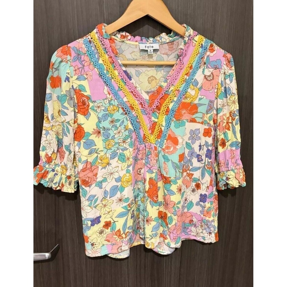 Fate Anthropologie Women Small Floral Flower Power 70s V-Neck